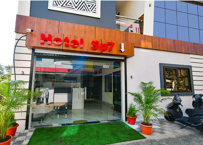 Fabexpress Sp7 Hotel Indore
